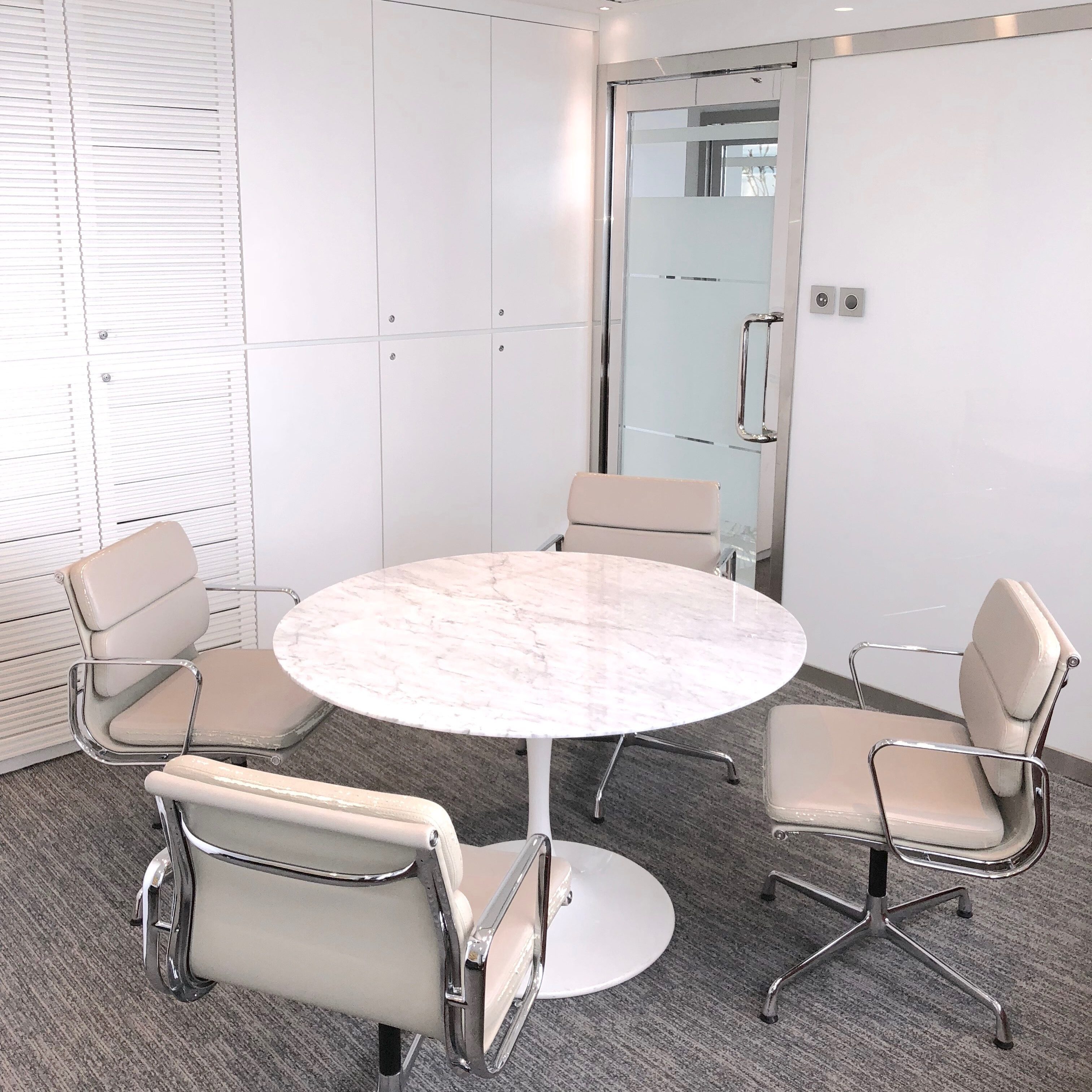 Cozy meeting room with an abundance of natural light